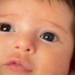 afbeelding blije baby met hypnobirthing